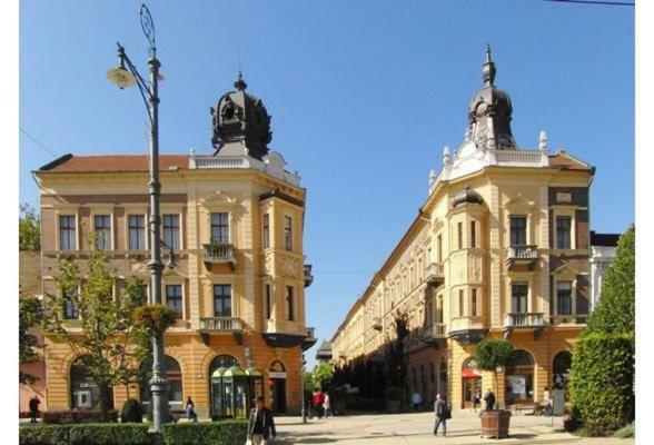 Ella Apartman Debrecen Ngoại thất bức ảnh